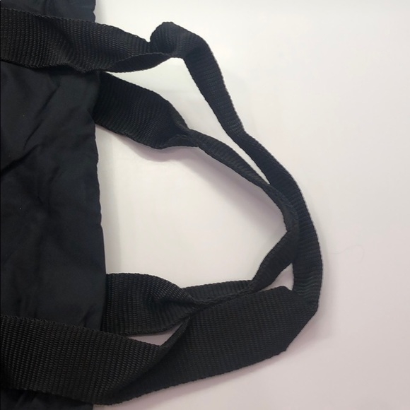 Nylon overnight bag; side pocket; w/zipper, clean - Picture 4 of 8